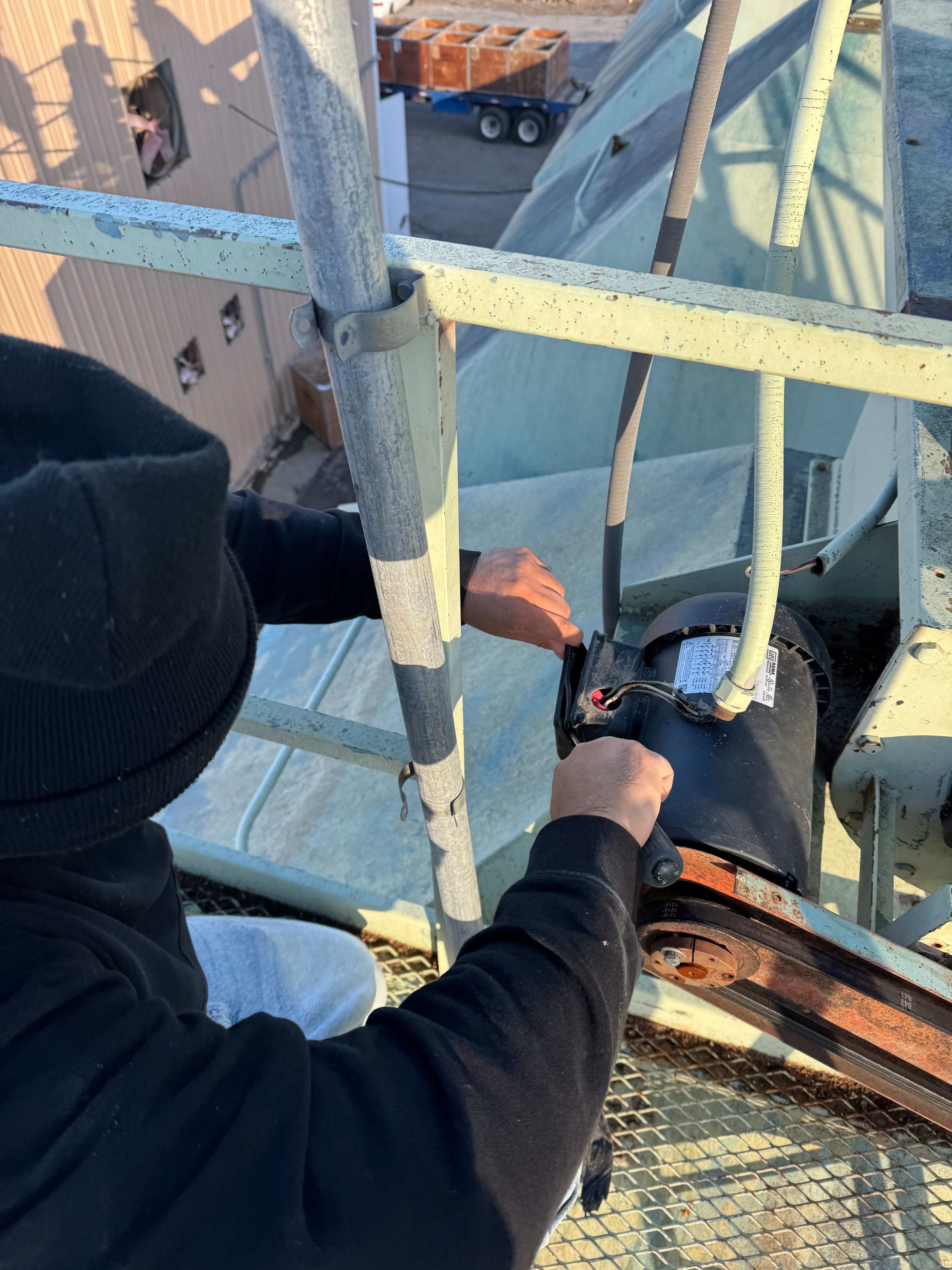 Service tech Diego troubleshooting 480V motor